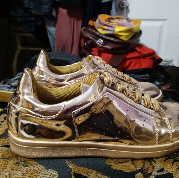N.Y.L.A. ICONIC SHINY GOLDEN NEW! SIZE 6 WOMEN SNEAKERS,🎁GIFT IT. - Picture 5 of 14
